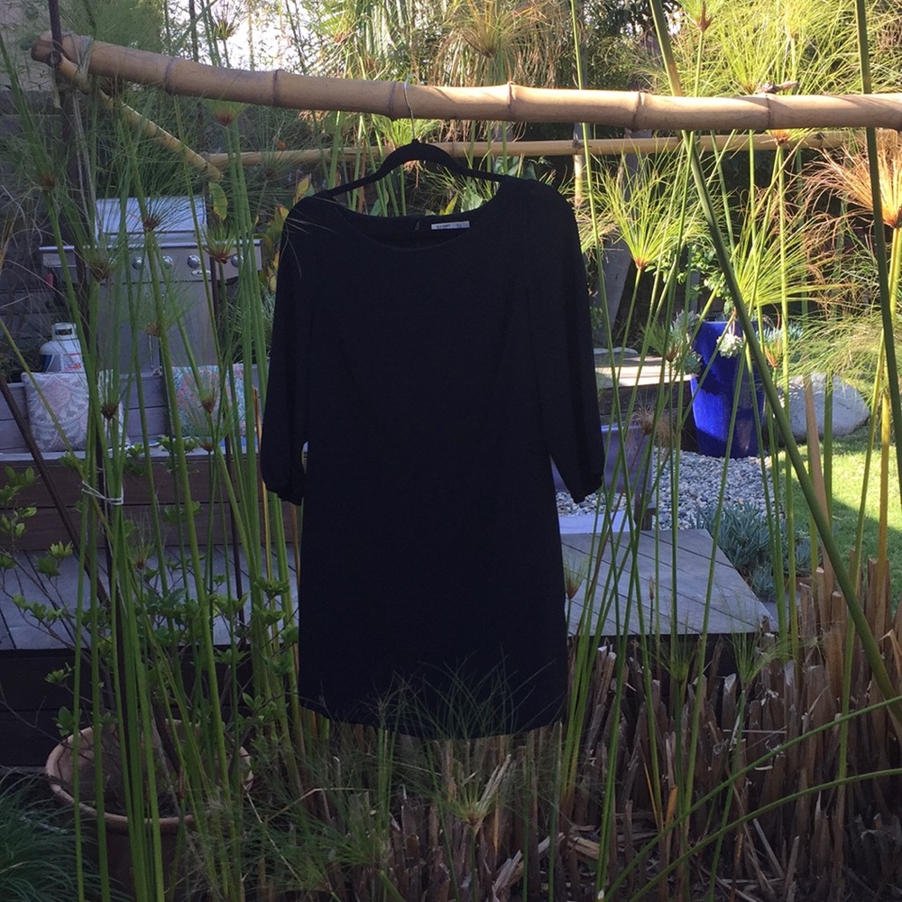 Beautiful black dress, perfect for nights out.